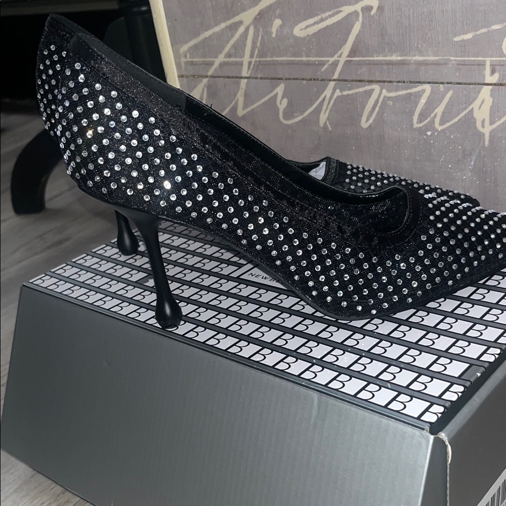 Chic Black Studded Heels - Picture 7 of 8